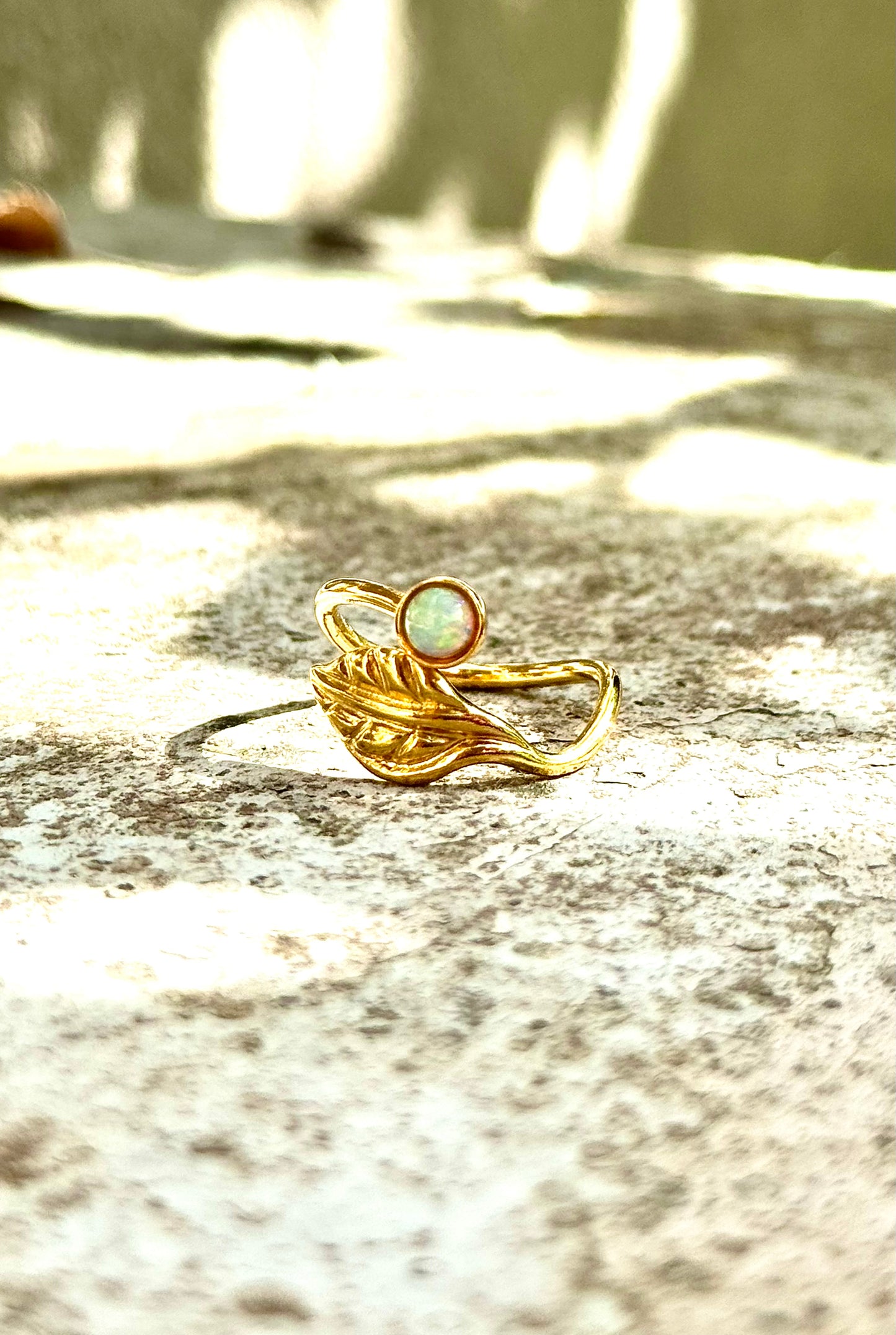 Bague Feuille Naissante - plaqué or et opale