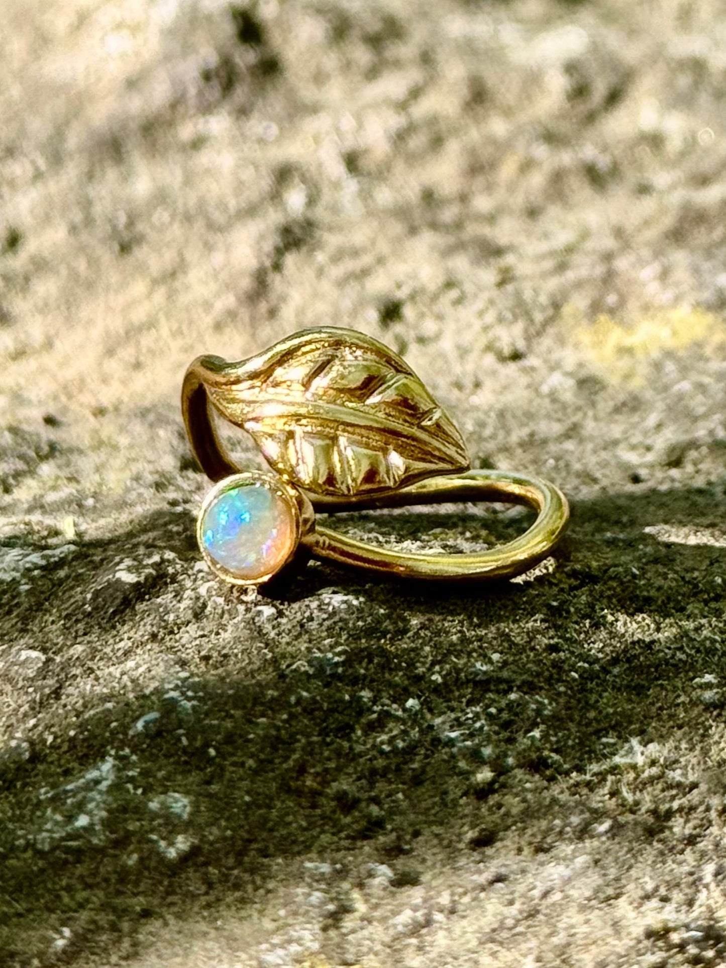 Bague Feuille Naissante - plaqué or et opale