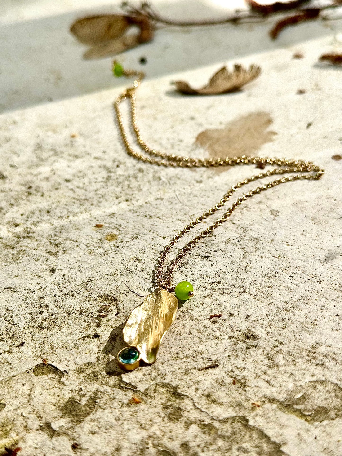 Collier Au bords d’un lac - plaqué or et aigue-marine