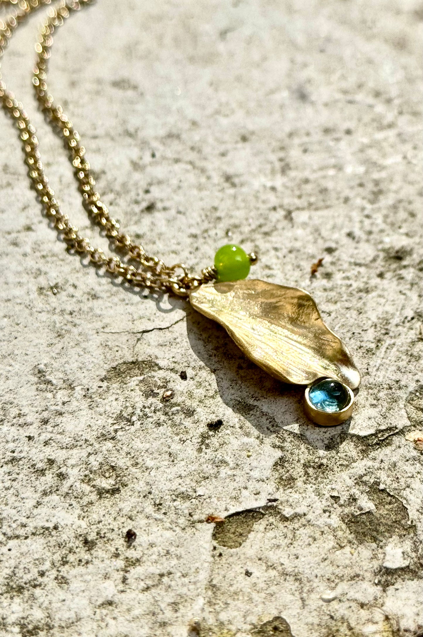 Collier Au bords d’un lac - plaqué or et aigue-marine