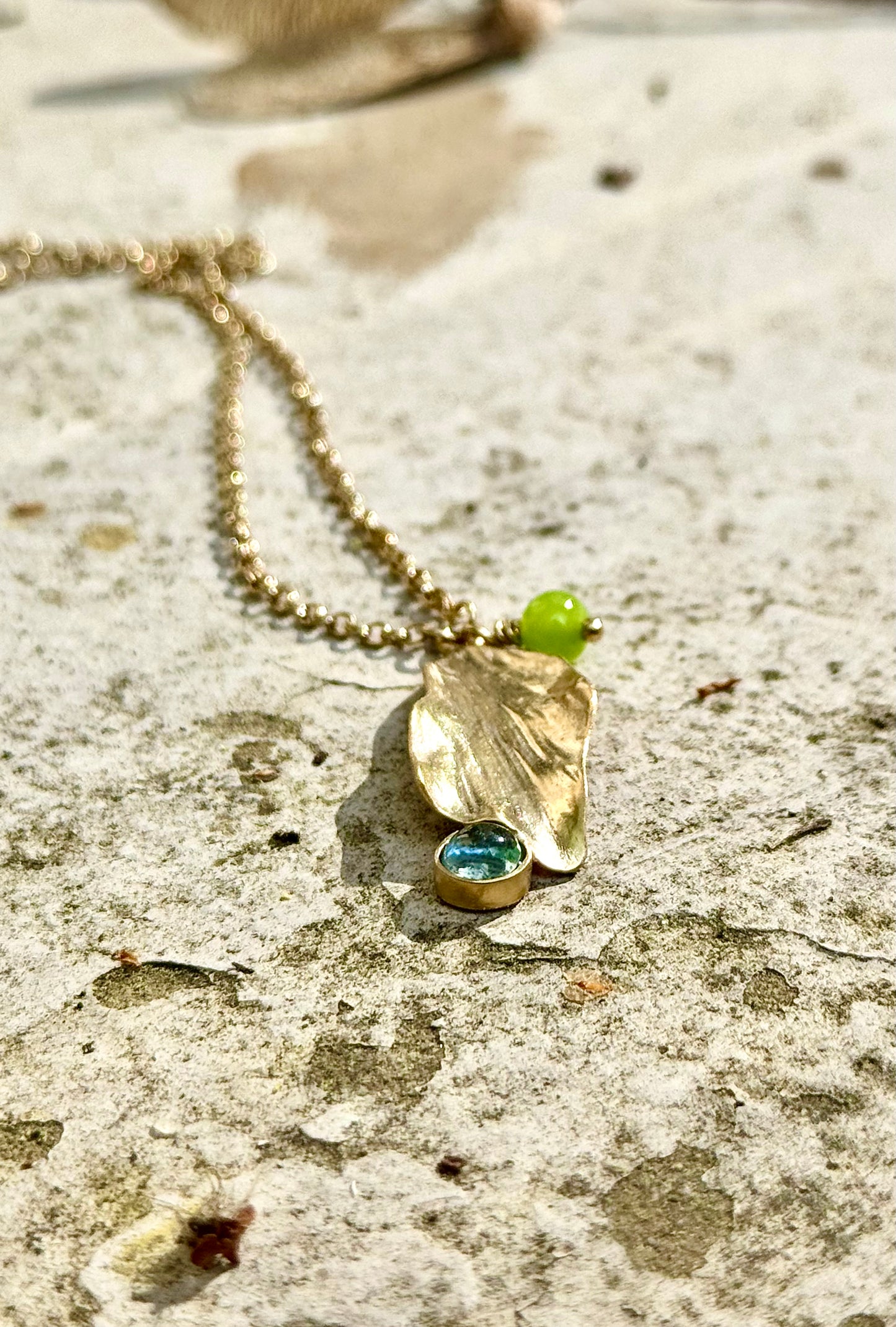 Collier Au bords d’un lac - plaqué or et aigue-marine